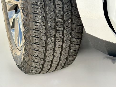 Used 2024 Chevrolet Suburban Z71 w/ Luxury Package image 47