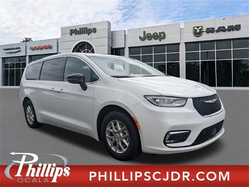 New 2026 Chrysler Pacifica Select image 1