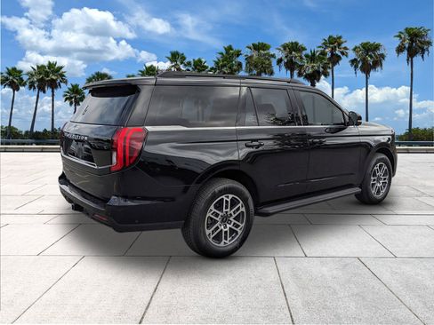 Used 2025 Ford Expedition Active image 8