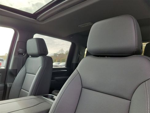 New 2025 GMC Sierra 3500 SLT w/ SLT Convenience Package image 24