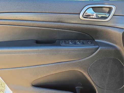 Used 2020 Jeep Grand Cherokee Altitude image 22