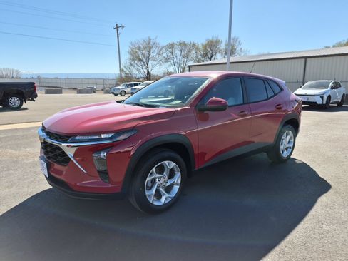 New 2026 Chevrolet Trax LS w/ LS Convenience Package FWD image 7