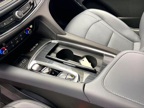 Used 2023 Buick Enclave Essence image 16