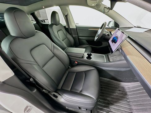 Used 2023 Tesla Model Y Performance image 30
