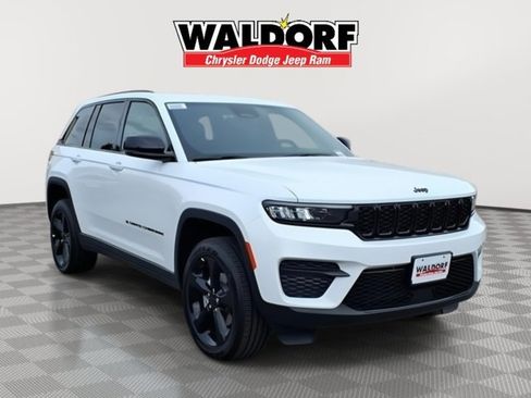 New 2025 Jeep Grand Cherokee 4WD image 1