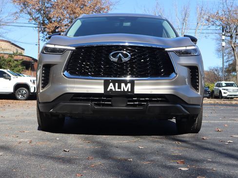 Used 2022 INFINITI QX60 Luxe w/ Vision Package FWD image 3