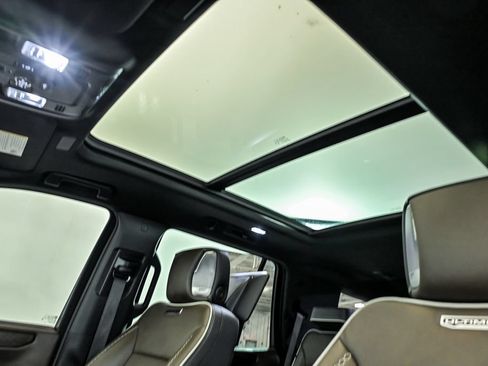 Used 2025 GMC Yukon Denali Ultimate w/ LPO, Floor Liner Package AWD/4WD image 16