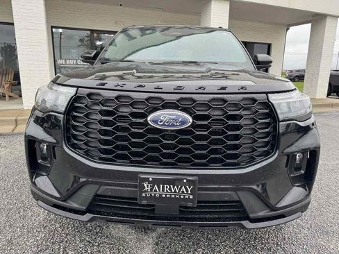 Used 2025 Ford Explorer ST-Line w/ ST-Line Street Pack AWD/4WD image 41