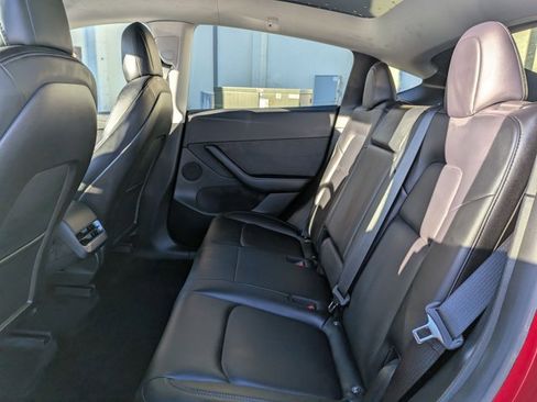 Used 2021 Tesla Model Y Long Range image 19