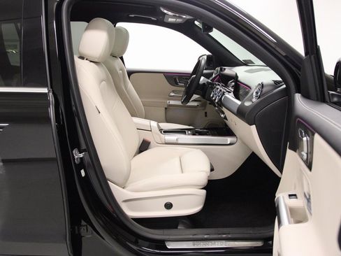 Certified 2025 Mercedes-Benz GLB 250 4MATIC image 21