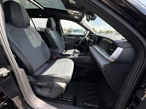 New 2026 Volkswagen Tiguan SE R-Line FWD image 27