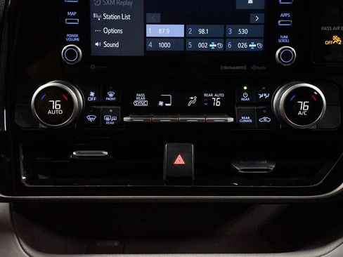 Used 2022 Toyota Highlander LE FWD image 19