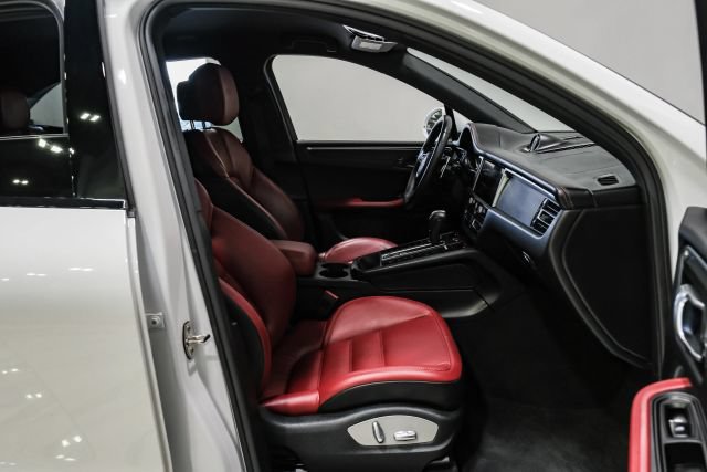 Used 2022 Porsche Macan GTS AWD/4WD image 31