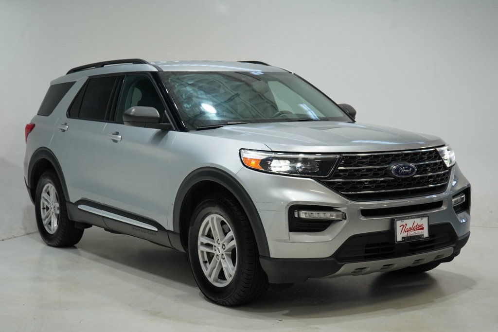 Used 2024 Ford Explorer XLT w/ Equipment Group 202A AWD/4WD image 1