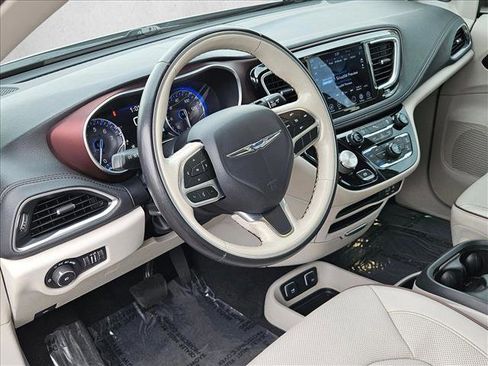 Used 2020 Chrysler Pacifica Limited image 12
