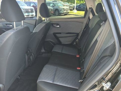 Used 2023 Nissan Rogue SV FWD image 13