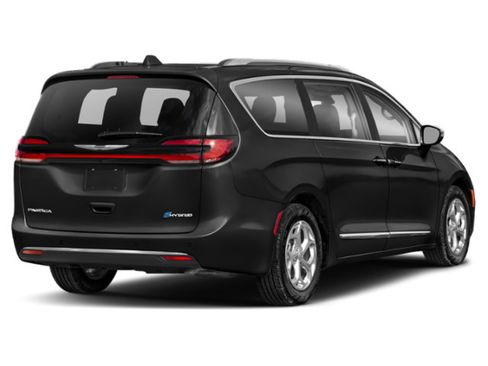Used 2023 Chrysler Pacifica Touring-L FWD image 2