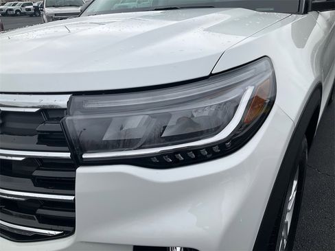 New 2026 Ford Explorer Active w/ Active Comfort Package image 9