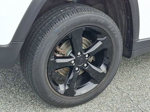 Used 2023 Jeep Grand Cherokee Altitude image 30