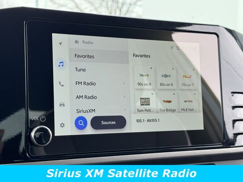 Used 2025 Toyota Camry SE image 8