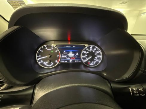 Used 2022 Nissan Sentra SV FWD image 18