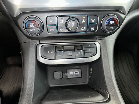 Certified 2023 GMC Acadia SLE w/ Driver Convenience Package image 13