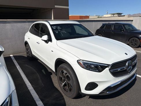 Used 2025 Mercedes-Benz GLC 350e 4MATIC image 2