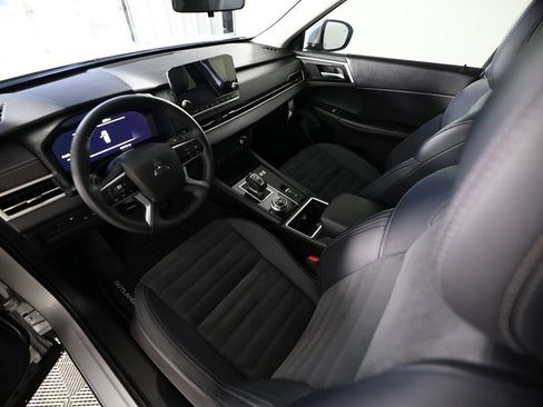 Used 2025 Mitsubishi Outlander SE AWD/4WD image 16