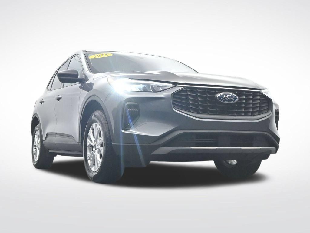 Used 2025 Ford Escape Active AWD/4WD image 39
