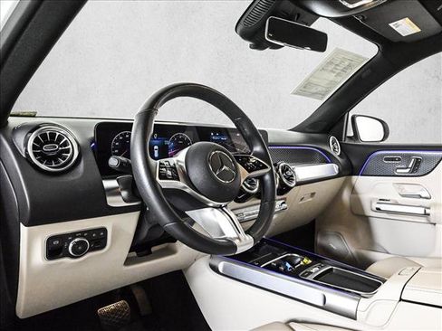 Used 2025 Mercedes-Benz GLB 250 4MATIC image 10