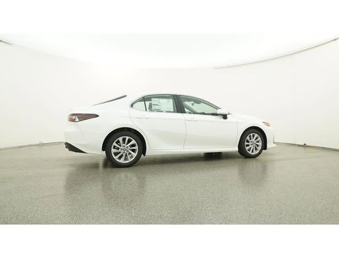 Used 2023 Toyota Camry LE image 27