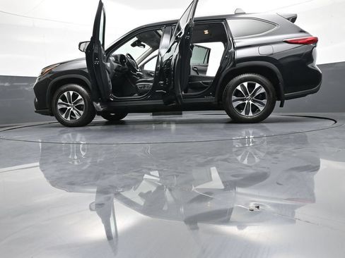 Certified 2020 Toyota Highlander XLE AWD/4WD image 51