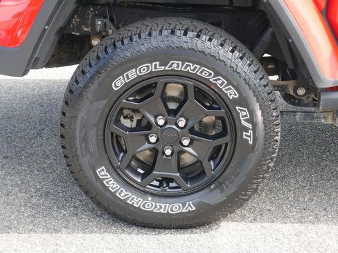 Used 2022 Jeep Gladiator Willys image 10