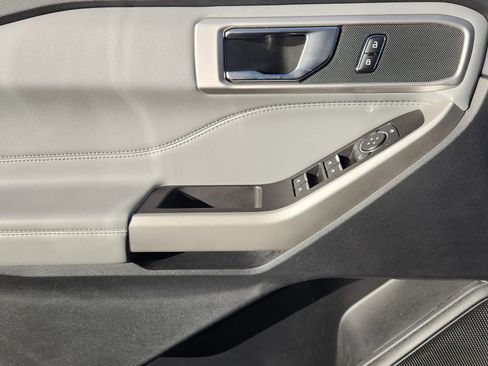 Used 2022 Ford Explorer XLT w/ Equipment Group 202A image 26