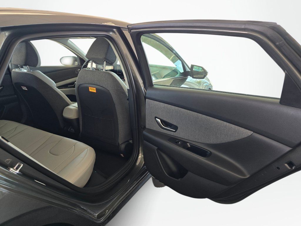 New 2026 Hyundai Elantra Limited FWD image 38