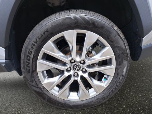 Used 2022 Toyota RAV4 Limited AWD/4WD image 32