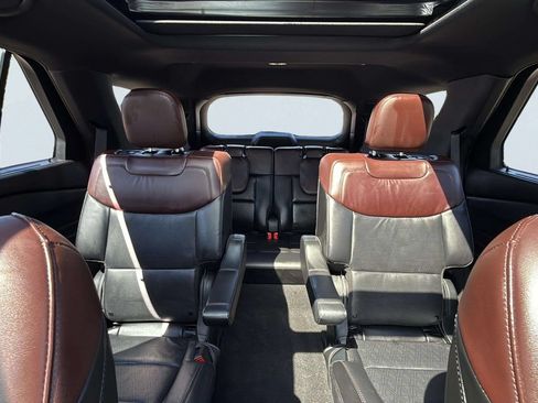 Used 2023 Ford Explorer Platinum w/ Technology Package AWD/4WD image 15