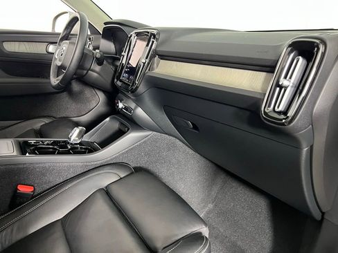 Used 2023 Volvo XC40 B5 Plus w/ Protection Package Premier image 32