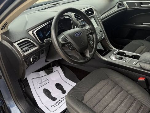 Used 2019 Ford Fusion SE FWD image 19