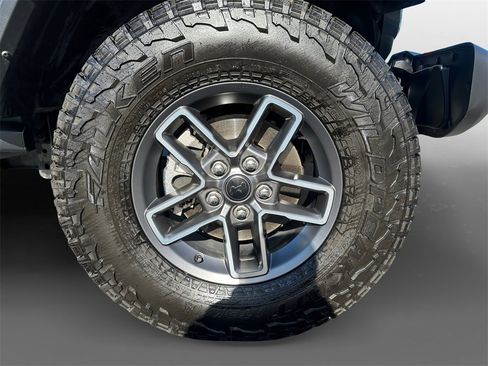 Used 2024 Jeep Gladiator Mojave w/ Convenience Group image 10