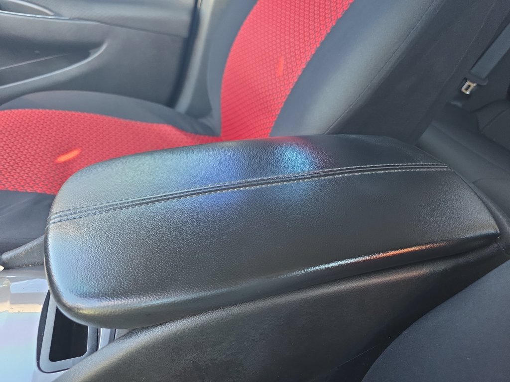 Used 2018 Chevrolet Malibu LT FWD image 36