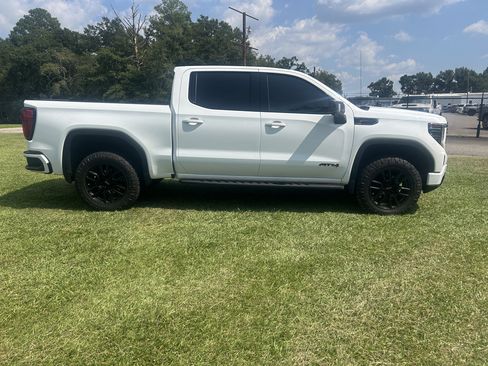 Used 2024 GMC Sierra 1500 AT4 w/ AT4 Premium Package AWD/4WD image 10