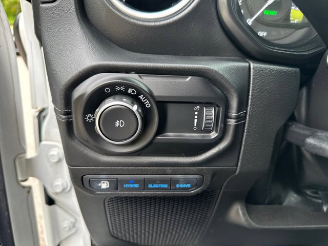 Used 2024 Jeep Wrangler High Altitude AWD/4WD image 28