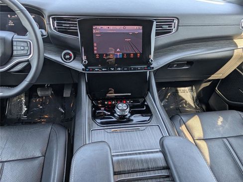 Used 2024 Jeep Wagoneer L Series II w/ Flexible Seating Group image 22