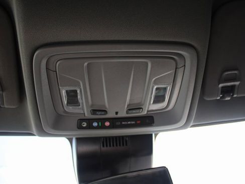 Used 2025 Chevrolet Silverado 1500 LT image 14