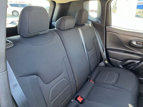 Used 2022 Jeep Renegade Latitude image 16