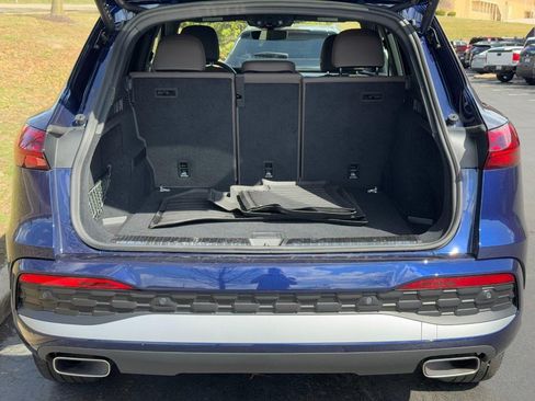 Used 2025 Audi Q5 Premium w/ Convenience Package image 9