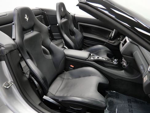 Used 2011 Ferrari California RWD image 25