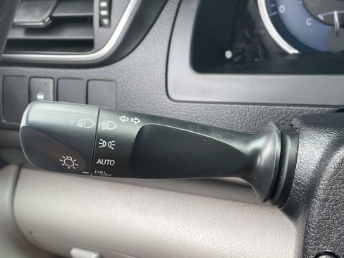 Used 2017 Toyota Camry XLE FWD image 29