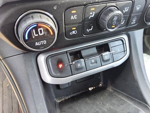 Used 2023 GMC Acadia SLE w/ Driver Convenience Package AWD/4WD image 3